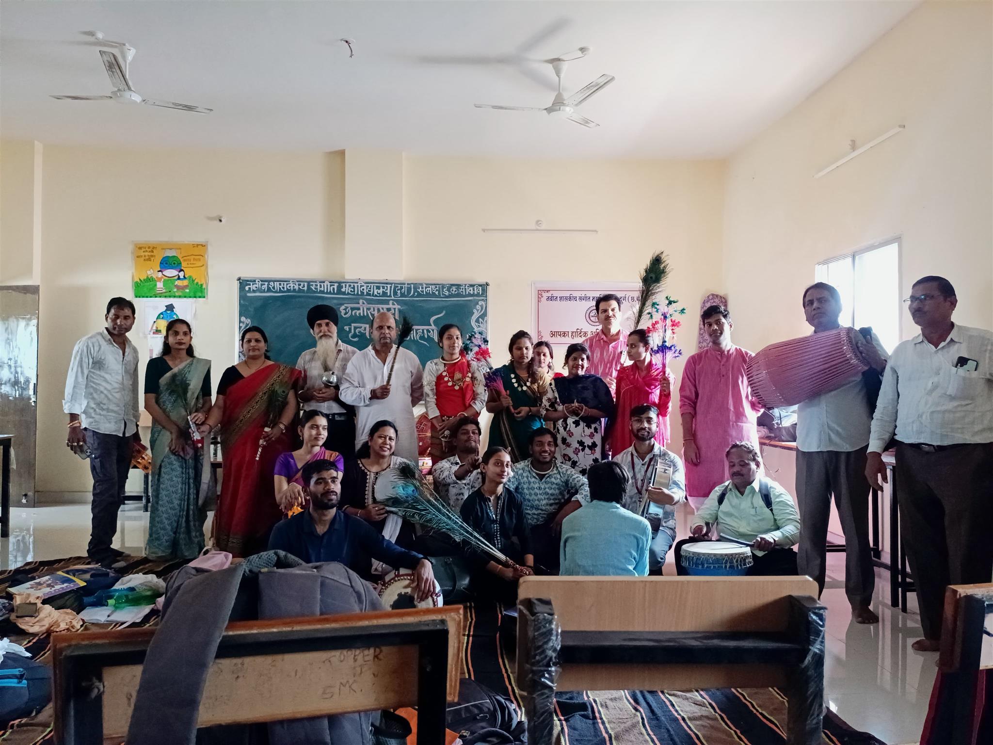  छत्तीसगढ़ी लोक नृत्य एवं आहार्य (वेशभूषा) विषय पर दो दिवसीय कौशल उन्नयन कार्यशाला